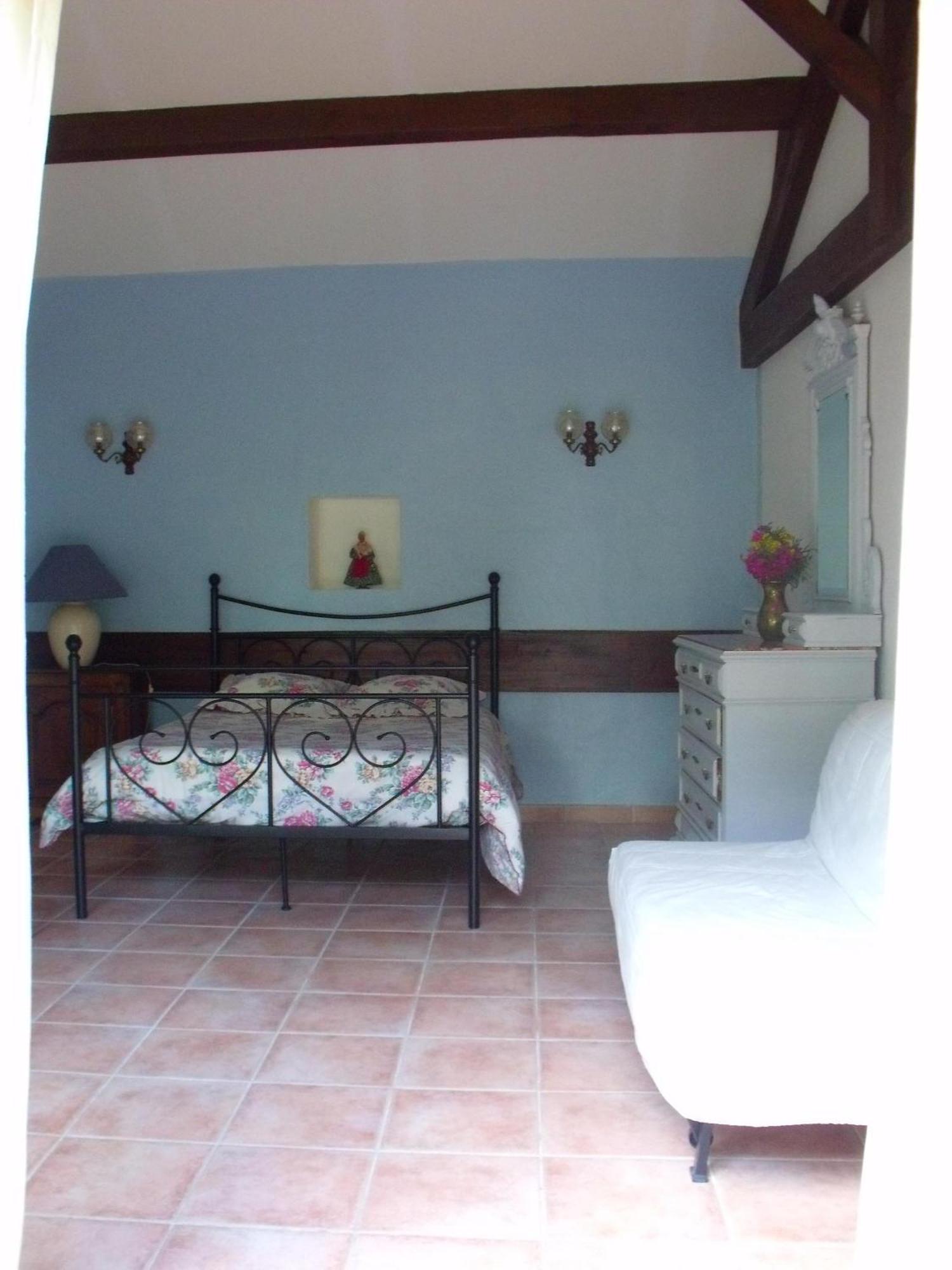 Apartamento Domaine De La Marseillaise La Crau Habitación foto