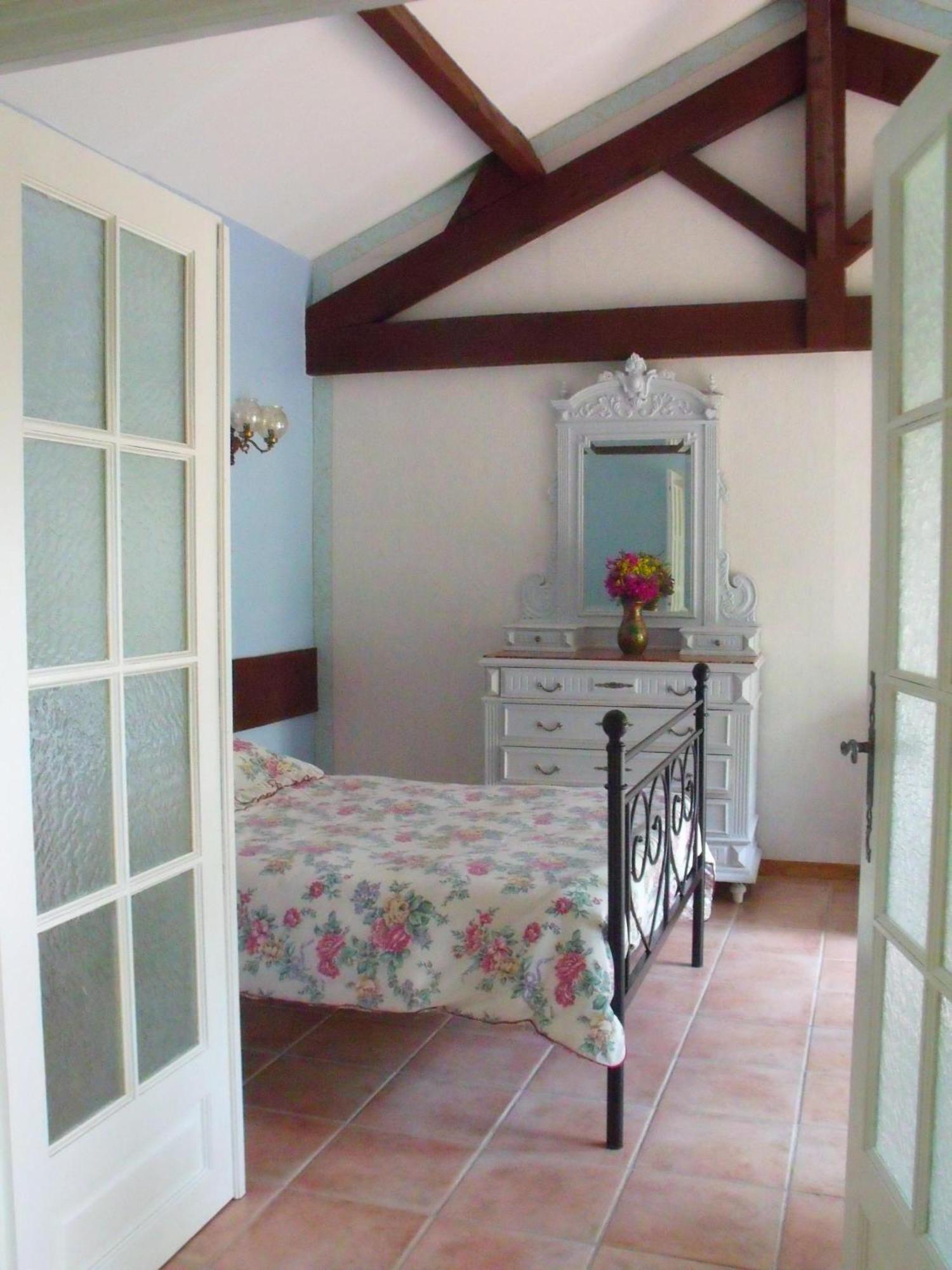 Apartamento Domaine De La Marseillaise La Crau Habitación foto
