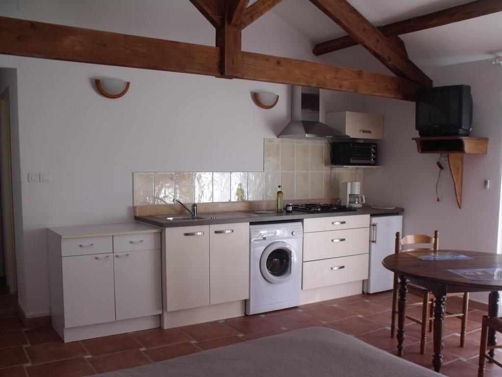 Apartamento Domaine De La Marseillaise La Crau Habitación foto